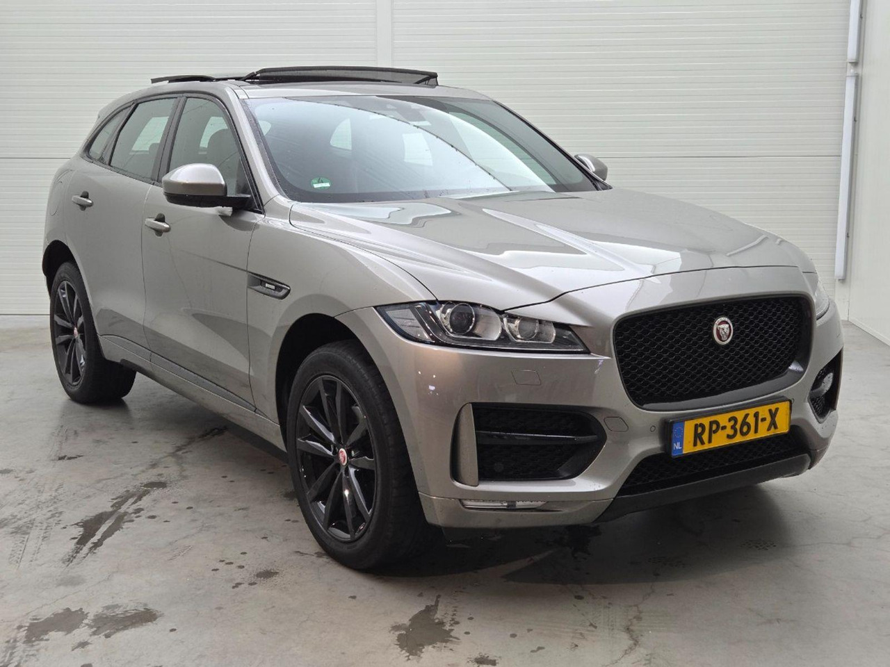 Jaguar F-PACE 2.0 Portfolio AWD 25d | 2018 | 192.306 km | Automaat | RP361X | NAP: Logisch - SUV/ Todoterreno: foto 2 Jaguar F-PACE 2.0 Portfolio AWD 25d | 2018 | 192.306 km | Automaat | RP361X | NAP: Logisch - SUV/ Todoterreno: foto 2