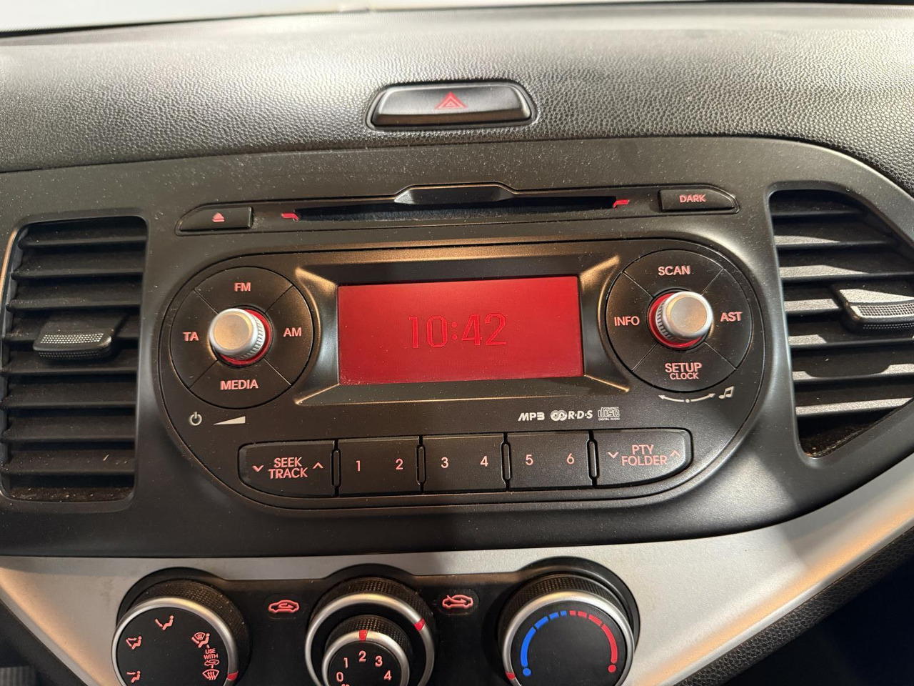 Kia | Picanto | 1.2 CVVT Comfort Pack | 2011 | 131.895 km | 93RKL7 | Logisch - Hatchback: foto 5 Kia | Picanto | 1.2 CVVT Comfort Pack | 2011 | 131.895 km | 93RKL7 | Logisch - Hatchback: foto 5
