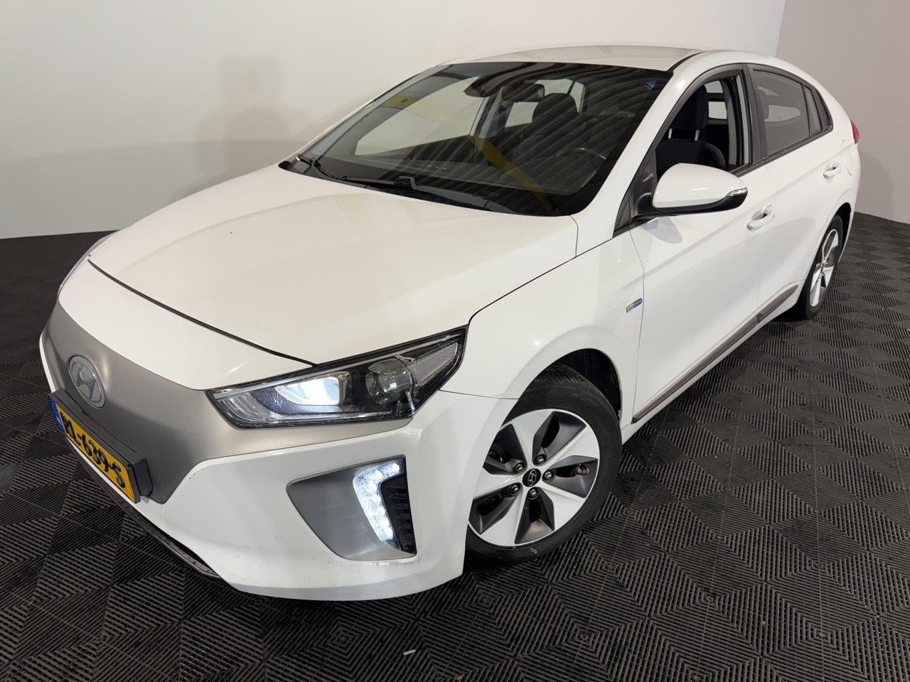 Kia | Stonic | 1.0 T-GDi DynamicLine | 2018 | 230.603 km | RL369S | Logisch - SUV/ Todoterreno: foto 1 Kia | Stonic | 1.0 T-GDi DynamicLine | 2018 | 230.603 km | RL369S | Logisch - SUV/ Todoterreno: foto 1