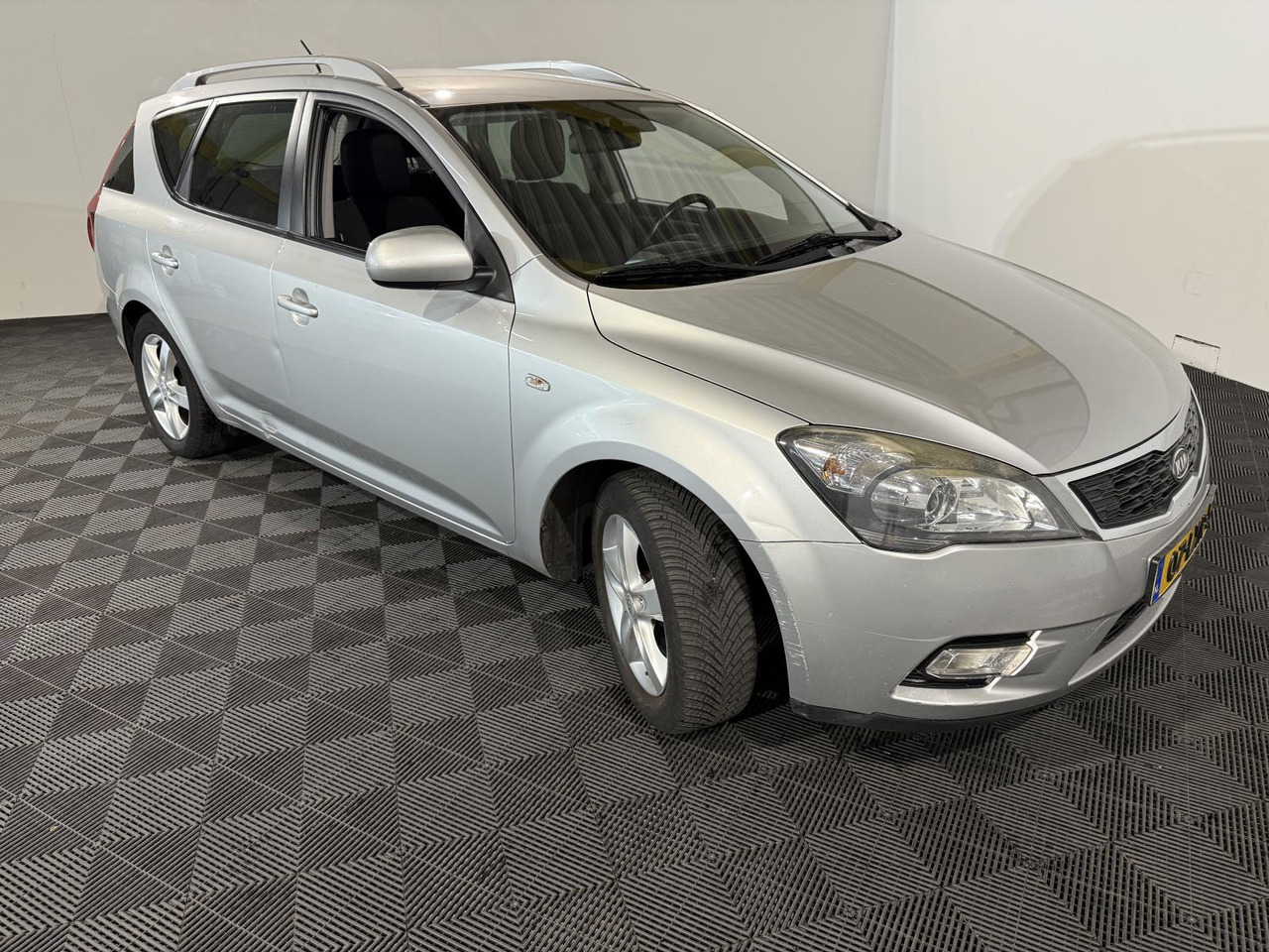 Kia cee'd 1.4 CVVT X-ecutive |2010 | 202.277 km | 07-LXR-5 - Hatchback: foto 3 Kia cee'd 1.4 CVVT X-ecutive |2010 | 202.277 km | 07-LXR-5 - Hatchback: foto 3