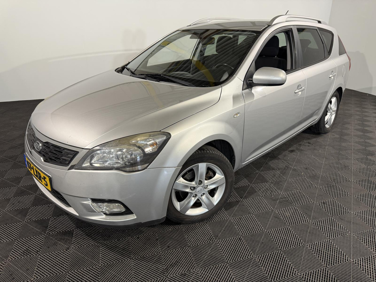Kia cee'd 1.4 CVVT X-ecutive |2010 | 202.277 km | 07-LXR-5 - Hatchback: foto 1 Kia cee'd 1.4 CVVT X-ecutive |2010 | 202.277 km | 07-LXR-5 - Hatchback: foto 1
