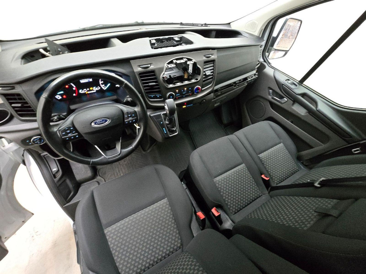 Ford Transit Custom 300 2.0 TDCI L1H1 Trend | 2018 | 154.249 km | Automaat | VDF69T | NAP: Geen oordeel - Otros maquinaria: foto 5 Ford Transit Custom 300 2.0 TDCI L1H1 Trend | 2018 | 154.249 km | Automaat | VDF69T | NAP: Geen oordeel - Otros maquinaria: foto 5