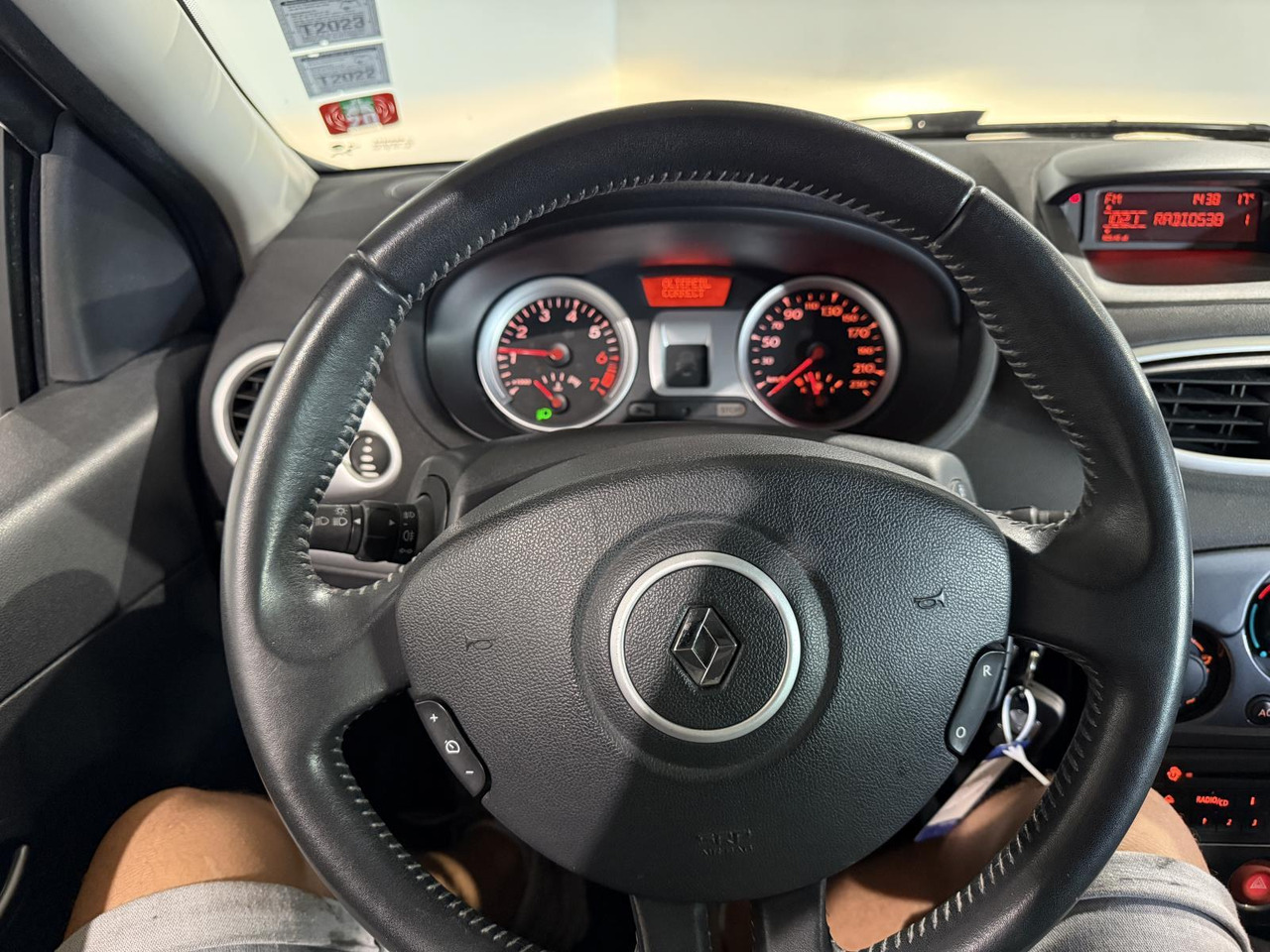Renault Clio 1.2 TCe Collection | 2012 | 179.266 km | 15-ZDF-9 - Hatchback: foto 4 Renault Clio 1.2 TCe Collection | 2012 | 179.266 km | 15-ZDF-9 - Hatchback: foto 4