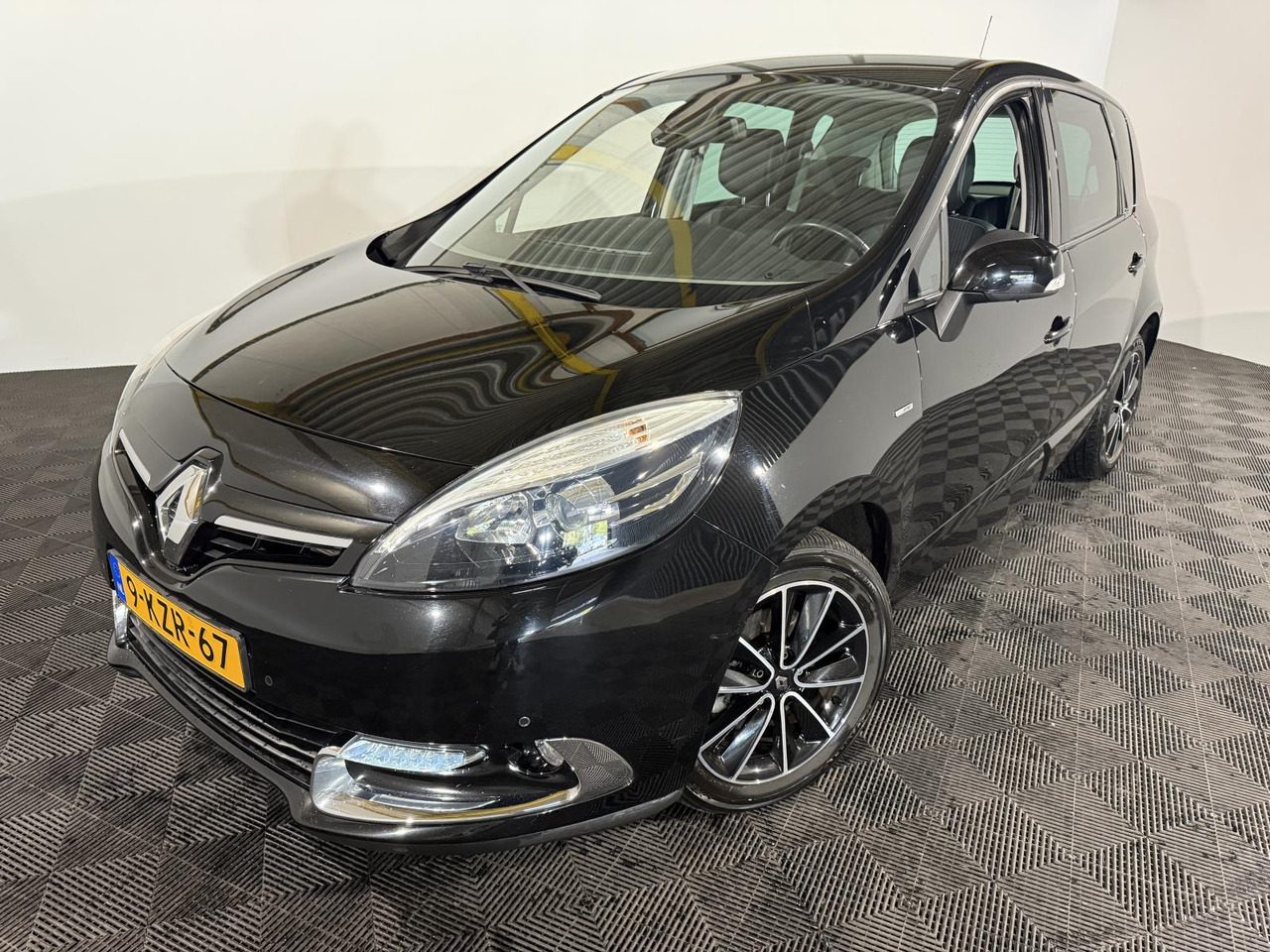 Renault | Scénic | 1.2 TCe Bose | 2013 | 103.433 km | 9KZR67 | Logisch - Coche: foto 1 Renault | Scénic | 1.2 TCe Bose | 2013 | 103.433 km | 9KZR67 | Logisch - Coche: foto 1