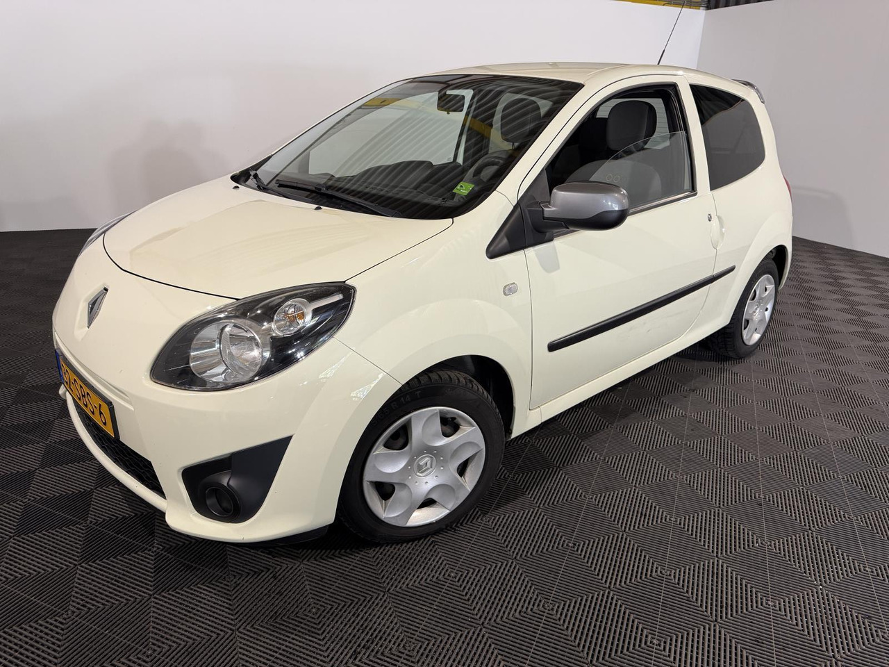 Renault | Twingo | 1.2-16V Collection | 2011 | 193.758 km | 32SBS6 | Logisch - Hatchback: foto 1 Renault | Twingo | 1.2-16V Collection | 2011 | 193.758 km | 32SBS6 | Logisch - Hatchback: foto 1
