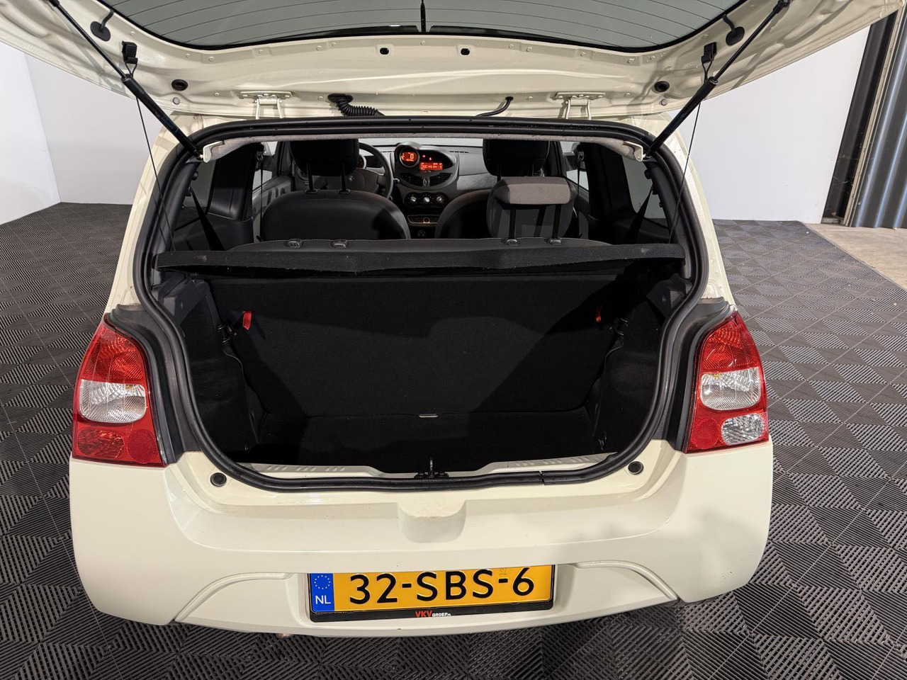 Renault | Twingo | 1.2-16V Collection | 2011 | 193.758 km | 32SBS6 | Logisch - Hatchback: foto 3 Renault | Twingo | 1.2-16V Collection | 2011 | 193.758 km | 32SBS6 | Logisch - Hatchback: foto 3