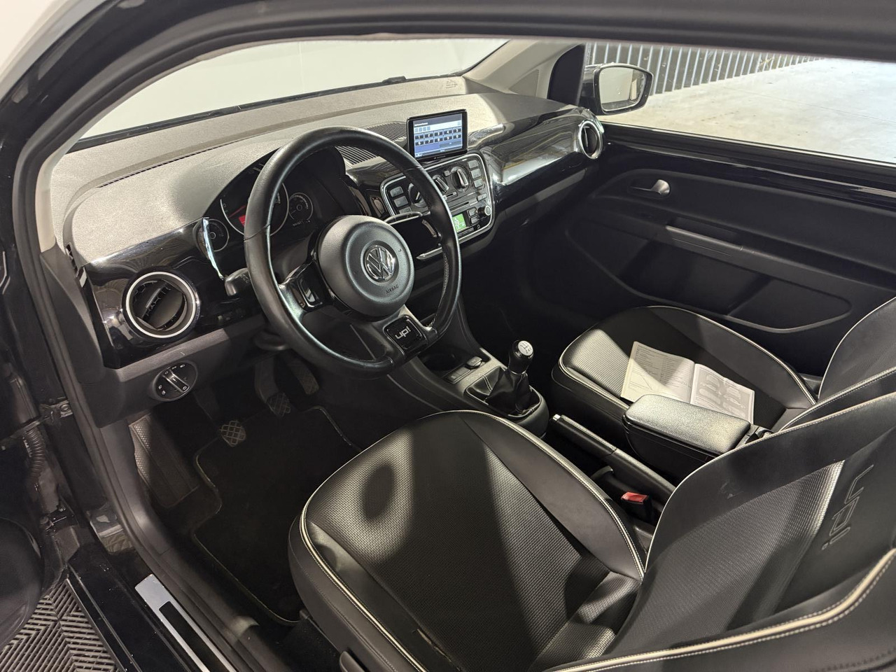 Volkswagen | Up! | 1.0 high up! BlueMotion | 2012 | 209.580 km | 83XSZ1 | Logisch - Hatchback: foto 3 Volkswagen | Up! | 1.0 high up! BlueMotion | 2012 | 209.580 km | 83XSZ1 | Logisch - Hatchback: foto 3