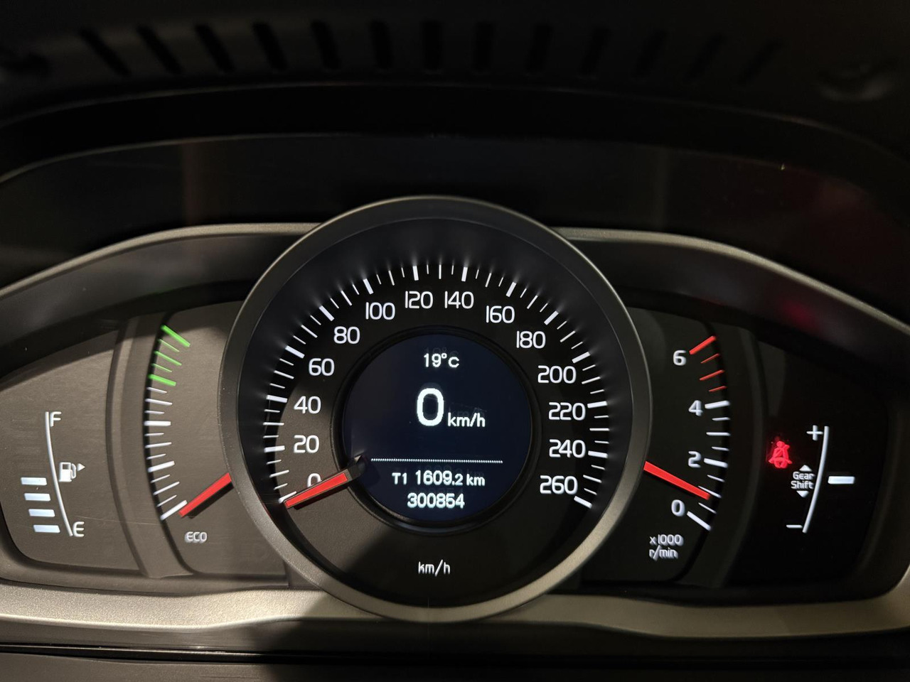 Volvo | V60 | 2.0 D4 Kinetic | 2015 | 300.854 km | GD145P | Logisch - Coche: foto 4 Volvo | V60 | 2.0 D4 Kinetic | 2015 | 300.854 km | GD145P | Logisch - Coche: foto 4