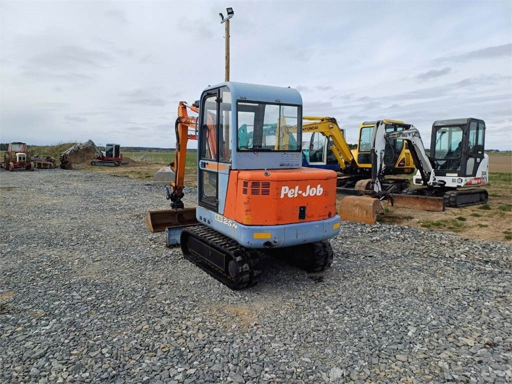 Pel-Job EB25.4 kallistuvalla liittimellä - Miniexcavadora: foto 3 Pel-Job EB25.4 kallistuvalla liittimellä - Miniexcavadora: foto 3
