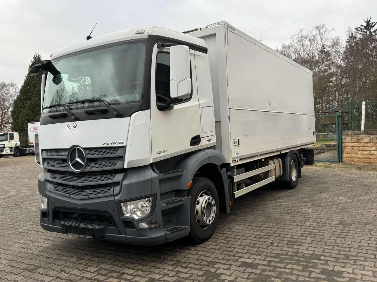 Mercedes-Benz Antos 1836L/4x2/2t.LBW/2xAHK/aus.1Hand/16.Pal. - Camión transporte de bebidas: foto 3 Mercedes-Benz Antos 1836L/4x2/2t.LBW/2xAHK/aus.1Hand/16.Pal. - Camión transporte de bebidas: foto 3