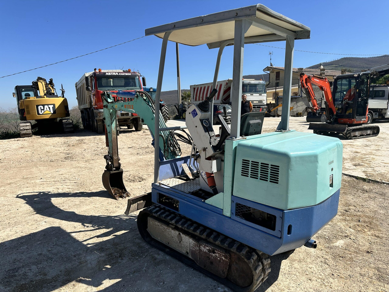 UTEX 1.3 - Miniexcavadora: foto 3 UTEX 1.3 - Miniexcavadora: foto 3