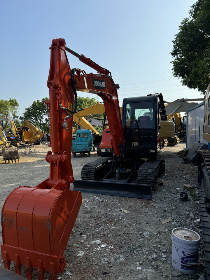 DOOSAN DX60 - Excavadora de cadenas: foto 4 DOOSAN DX60 - Excavadora de cadenas: foto 4
