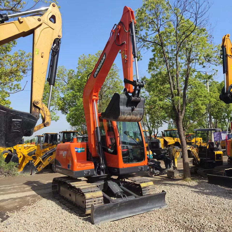 DOOSAN DX75 - Excavadora de cadenas: foto 3 DOOSAN DX75 - Excavadora de cadenas: foto 3