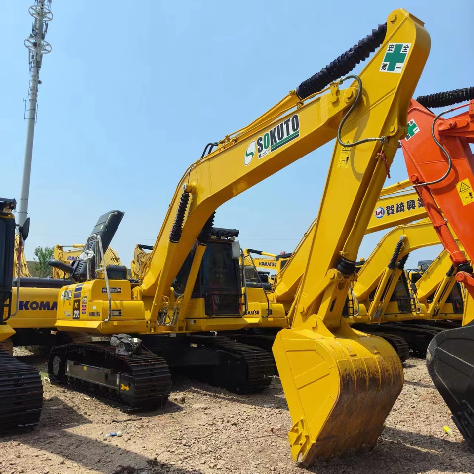KOMATSU PC200-8MO - Excavadora de cadenas: foto 1 KOMATSU PC200-8MO - Excavadora de cadenas: foto 1