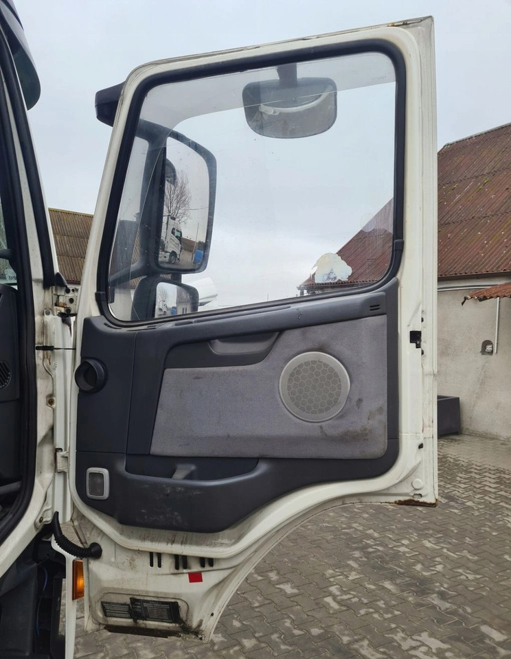 DRZWI KOMPLETNE PRAWE VOLVO FM 9 12 13 - Puerta y piezas: foto 2 DRZWI KOMPLETNE PRAWE VOLVO FM 9 12 13 - Puerta y piezas: foto 2