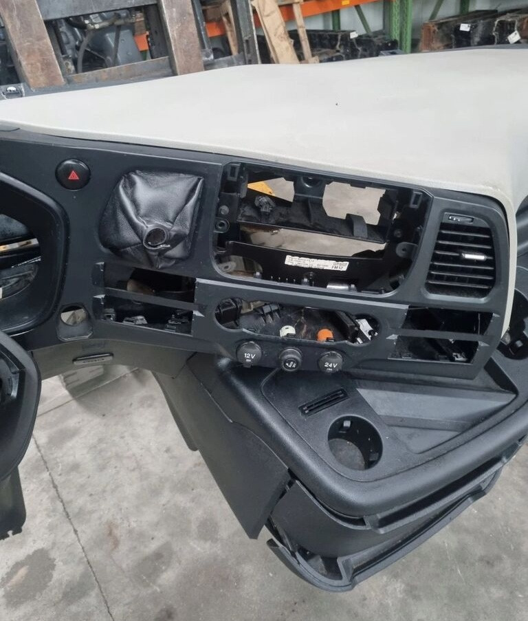 Ford KONSOLA KOMPLETNA KOKPIT DESKA ROZDZIELCZA STELAŻ F-MAX EURO 6 Ford KONSOLA KOMPLETNA KOKPIT DESKA ROZDZIELCZA STELAŻ FORD F-MAX EURO 6 - Salpicadero para Camión: foto 2 Ford KONSOLA KOMPLETNA KOKPIT DESKA ROZDZIELCZA STELAŻ F-MAX EURO 6 Ford KONSOLA KOMPLETNA KOKPIT DESKA ROZDZIELCZA STELAŻ FORD F-MAX EURO 6 - Salpicadero para Camión: foto 2