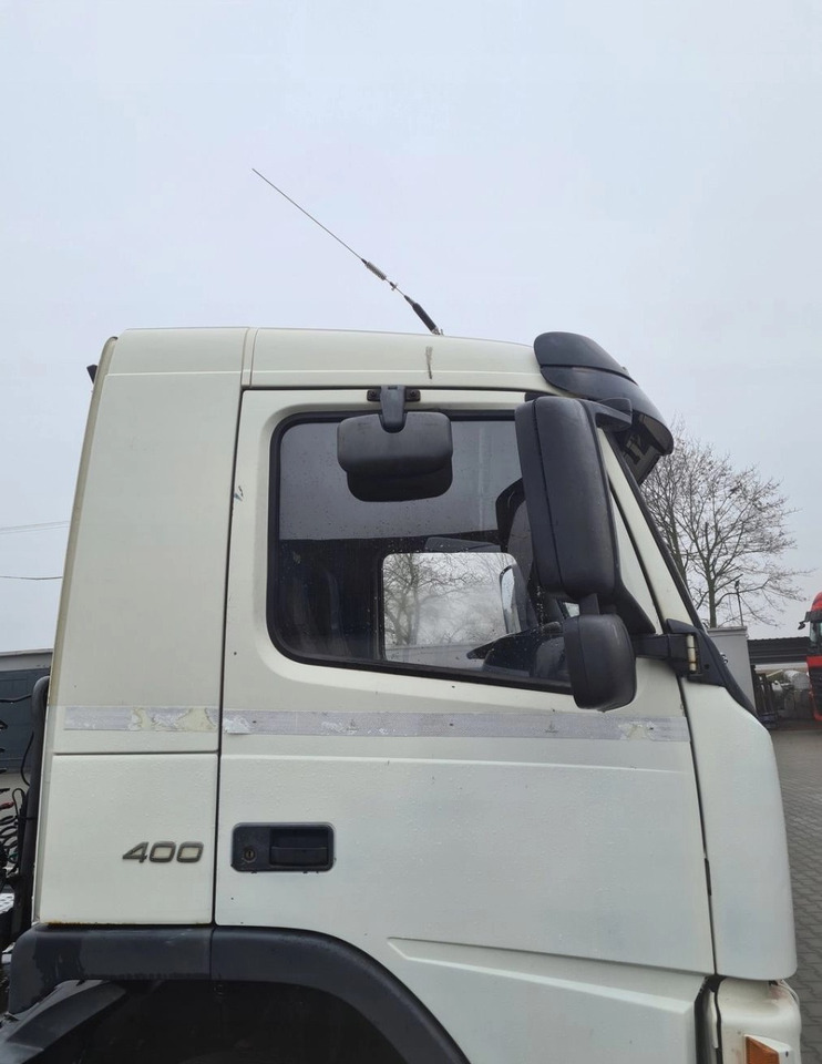 KOMPLETNA NISKA KRÓTKA DZIENNA VOLVO FM 13 - Cabina: foto 4 KOMPLETNA NISKA KRÓTKA DZIENNA VOLVO FM 13 - Cabina: foto 4