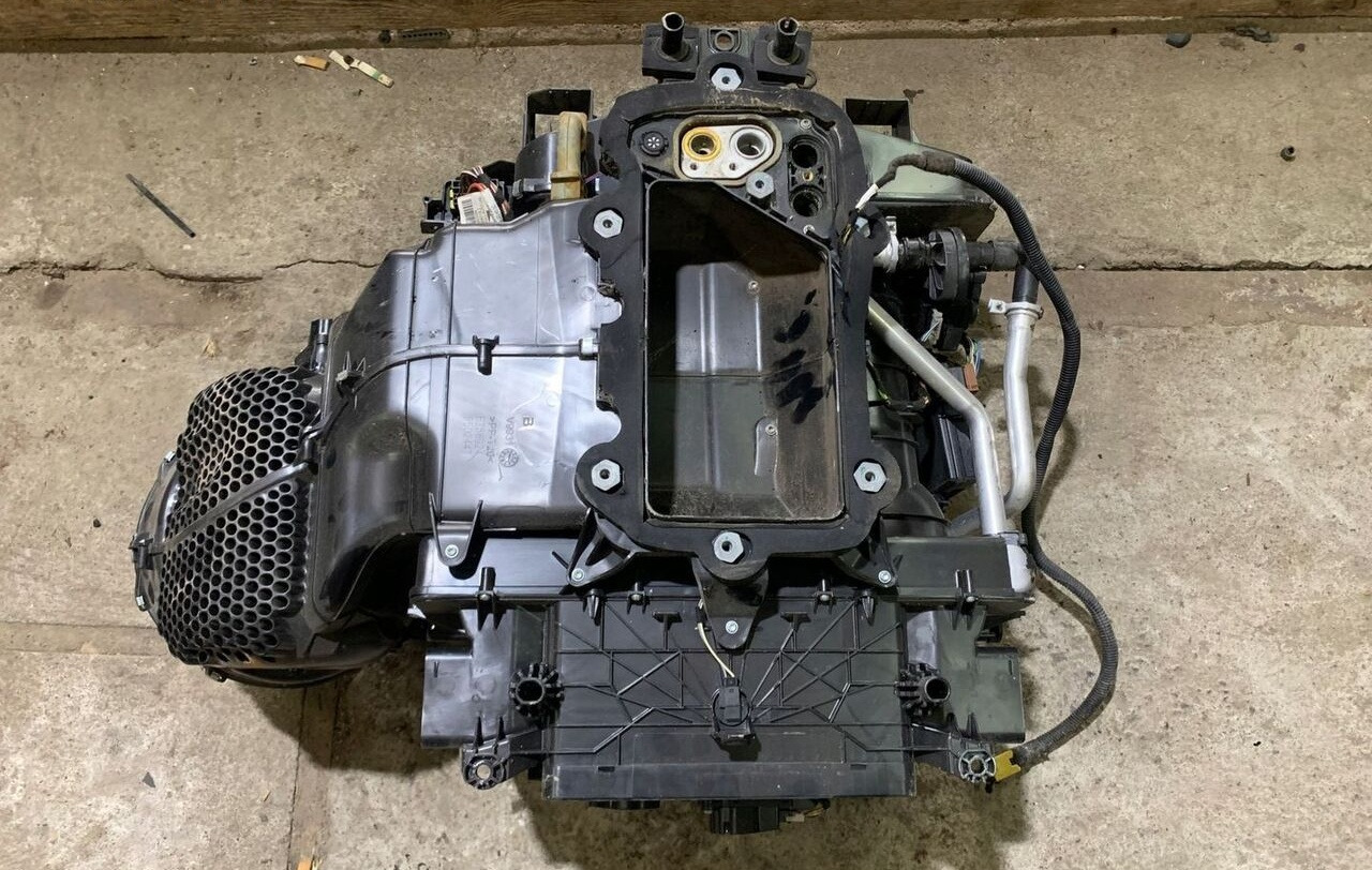 NAGRZEWNICA KOMPLETNA RENAULT GAMA T RANGE - Calefacción/ Ventilación para Camión: foto 1 NAGRZEWNICA KOMPLETNA RENAULT GAMA T RANGE - Calefacción/ Ventilación para Camión: foto 1