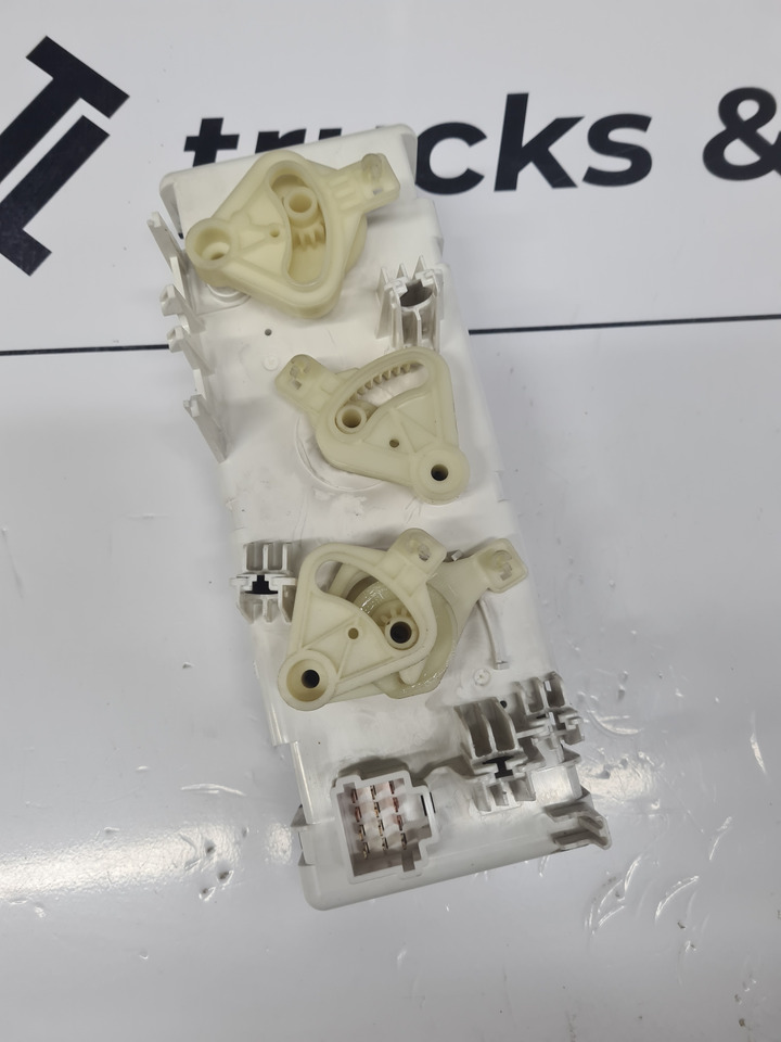 PANEL KLIMATYZACJI NAWIEWU RENAULT DXI LIFT GAMA D WIDE VOLVO FL FE LIFT - Calefacción/ Ventilación: foto 3 PANEL KLIMATYZACJI NAWIEWU RENAULT DXI LIFT GAMA D WIDE VOLVO FL FE LIFT - Calefacción/ Ventilación: foto 3