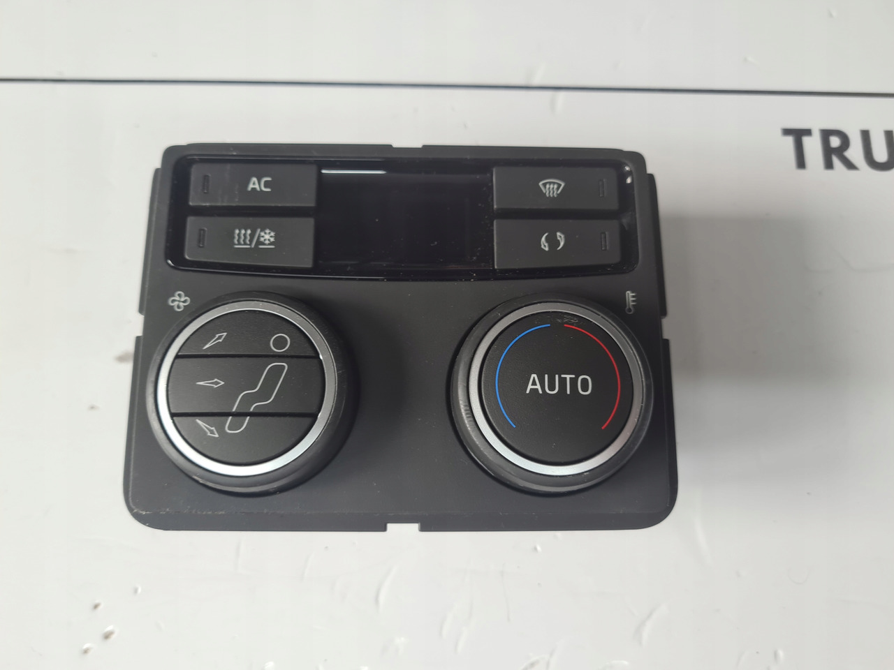 PANEL NAWIEWU OGRZEWANIA KLIMATYZACJI VOLVO FH 5 ORYGINAŁ 22711928 - Calefacción/ Ventilación: foto 2 PANEL NAWIEWU OGRZEWANIA KLIMATYZACJI VOLVO FH 5 ORYGINAŁ 22711928 - Calefacción/ Ventilación: foto 2