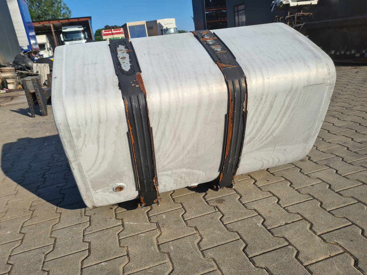 VOLVO ZBIORNIK PALIWA RENAULT DXI GAMA T VOLVO FH FM FL FE FMX LOW DECK 100x69x56 - Depósito de combustible para Camión: foto 5 VOLVO ZBIORNIK PALIWA RENAULT DXI GAMA T VOLVO FH FM FL FE FMX LOW DECK 100x69x56 - Depósito de combustible para Camión: foto 5