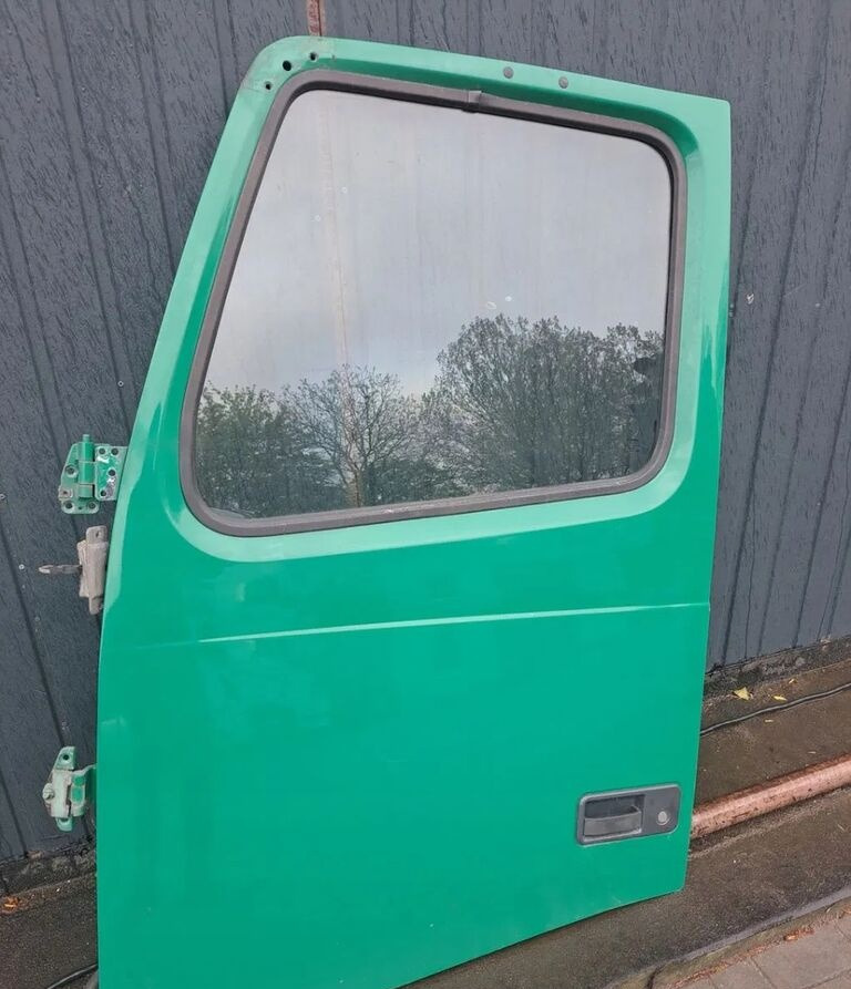 Volvo FH 13 LIFT - Puerta y piezas para Camión: foto 1 Volvo FH 13 LIFT - Puerta y piezas para Camión: foto 1