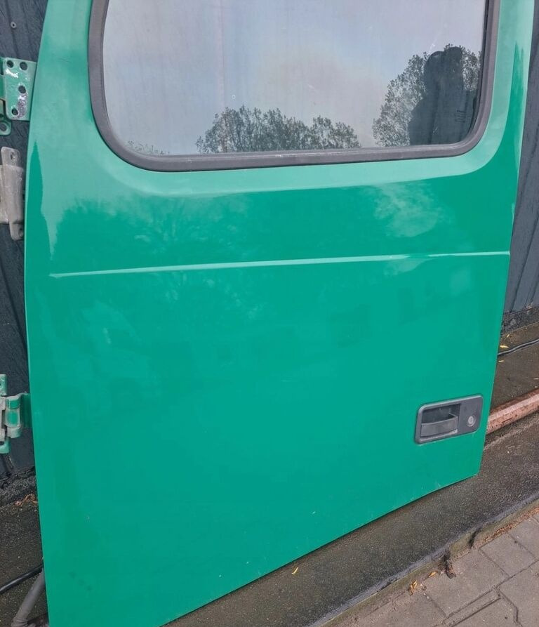 Volvo FH 13 LIFT - Puerta y piezas para Camión: foto 4 Volvo FH 13 LIFT - Puerta y piezas para Camión: foto 4