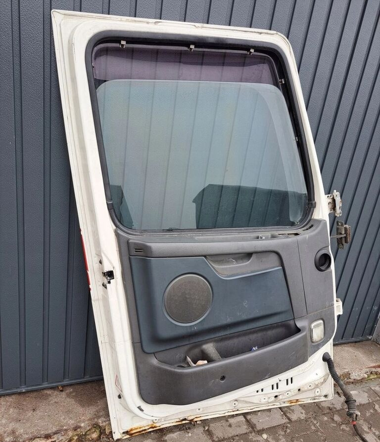 Volvo KOMPLETNE LEWE FH 13 LIFT Volvo OE - Puerta y piezas para Camión: foto 1 Volvo KOMPLETNE LEWE FH 13 LIFT Volvo OE - Puerta y piezas para Camión: foto 1