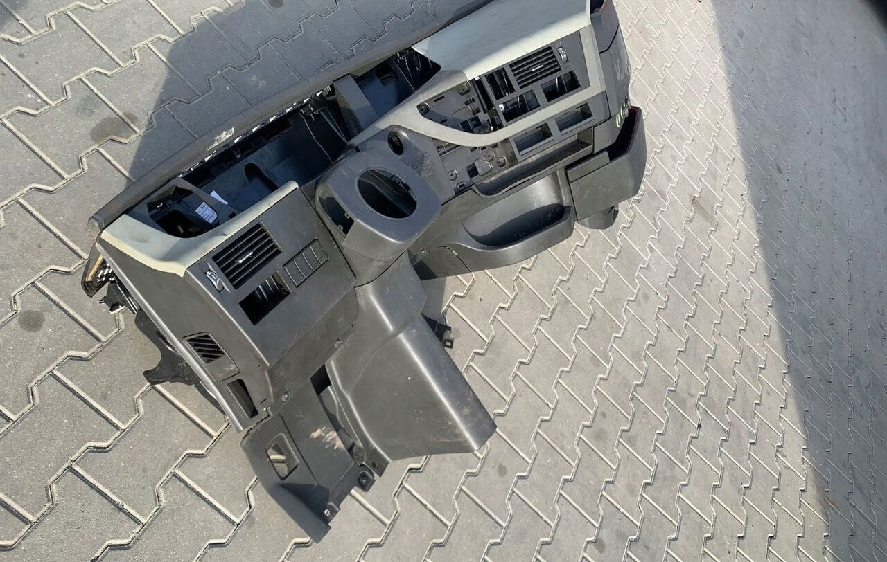 Volvo KONSOLA PRZEKŁADKA ANGLIKA VOLVO FH 4 - Cabina e interior para Camión: foto 1 Volvo KONSOLA PRZEKŁADKA ANGLIKA VOLVO FH 4 - Cabina e interior para Camión: foto 1