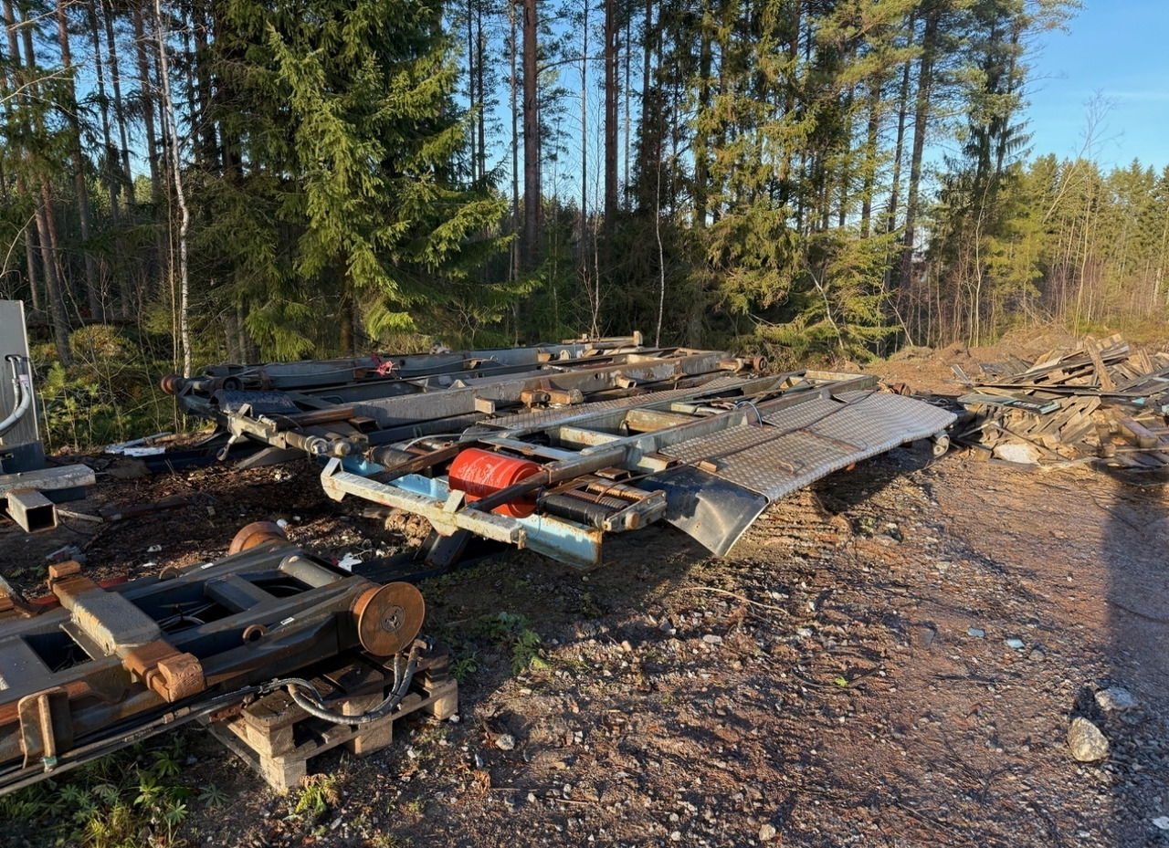 Koukkulaitteet ja vaijerilaitteet - Camión multibasculante: foto 5 Koukkulaitteet ja vaijerilaitteet - Camión multibasculante: foto 5