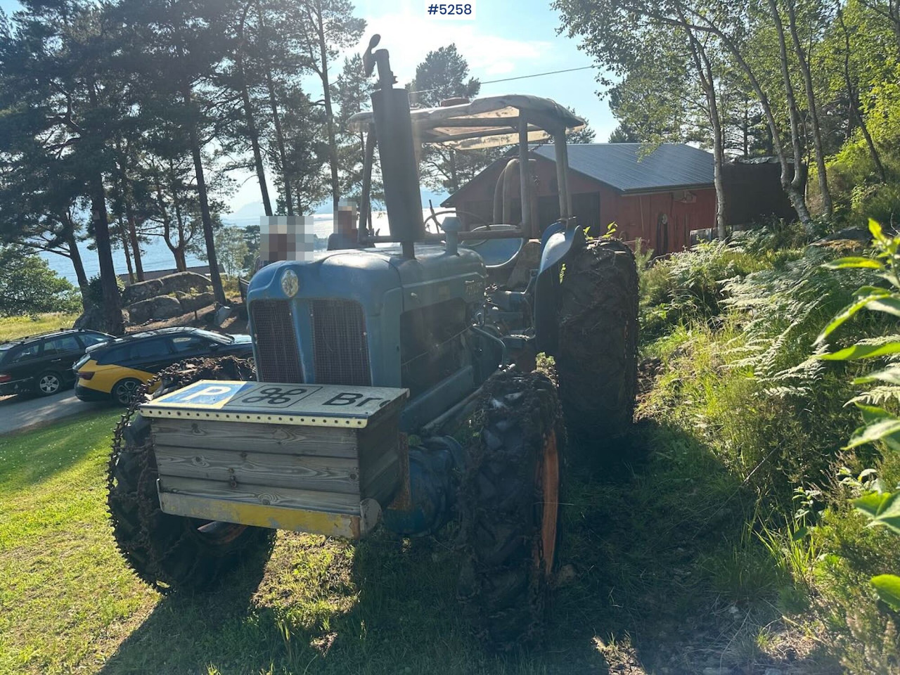 1963 Fordson Major 4x4 with splitter gearbox, Ako winch, and tire chains. SEE VIDEO. - Tractor: foto 5 1963 Fordson Major 4x4 with splitter gearbox, Ako winch, and tire chains. SEE VIDEO. - Tractor: foto 5