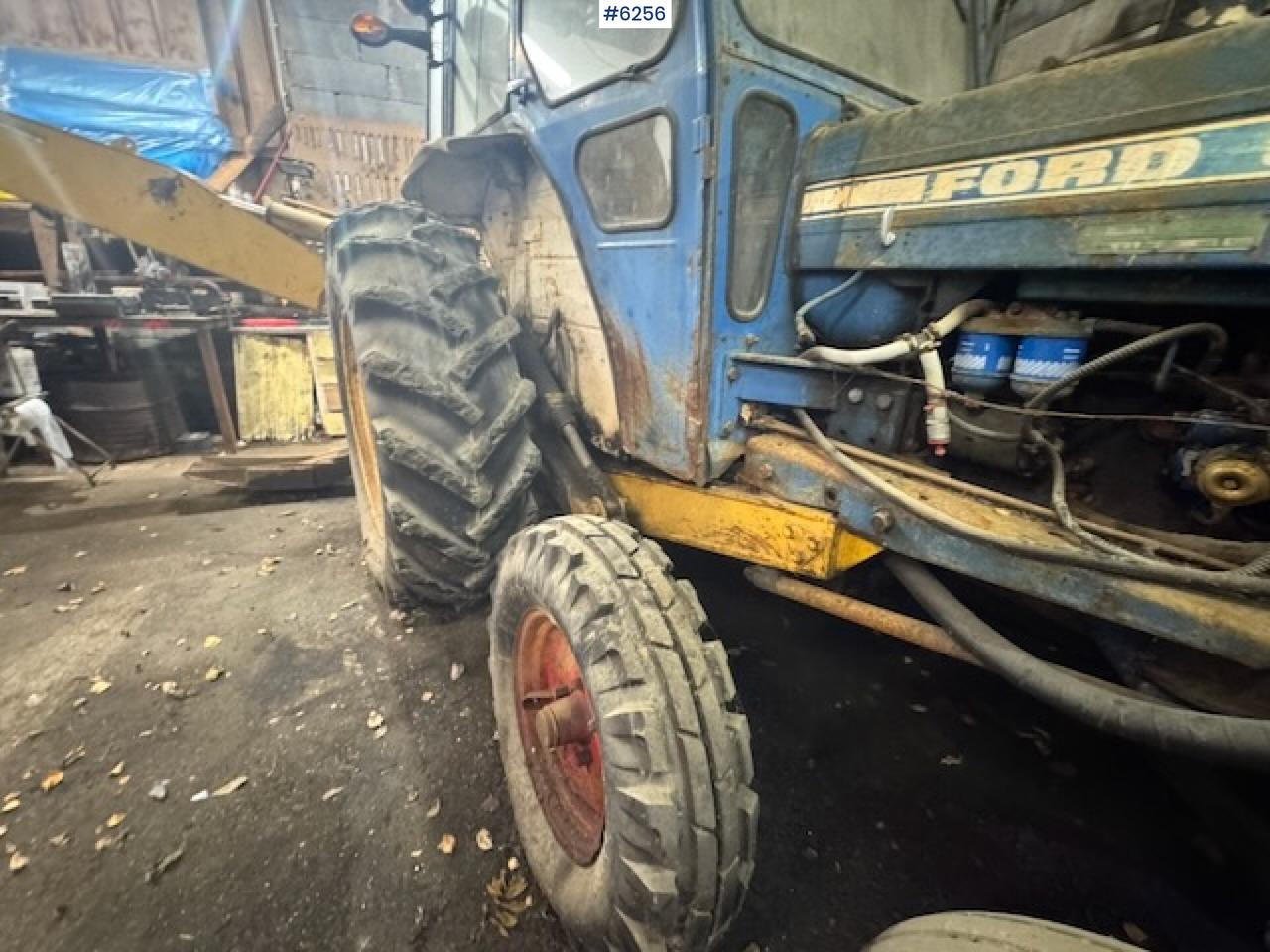 Tractor 1968 Ford 5000 w/ digger, front cutter and 3 buckets!: foto 19 Tractor 1968 Ford 5000 w/ digger, front cutter and 3 buckets!: foto 19