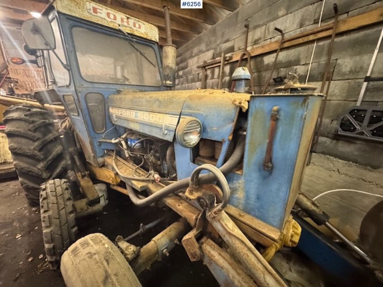 Tractor 1968 Ford 5000 w/ digger, front cutter and 3 buckets!: foto 16 Tractor 1968 Ford 5000 w/ digger, front cutter and 3 buckets!: foto 16