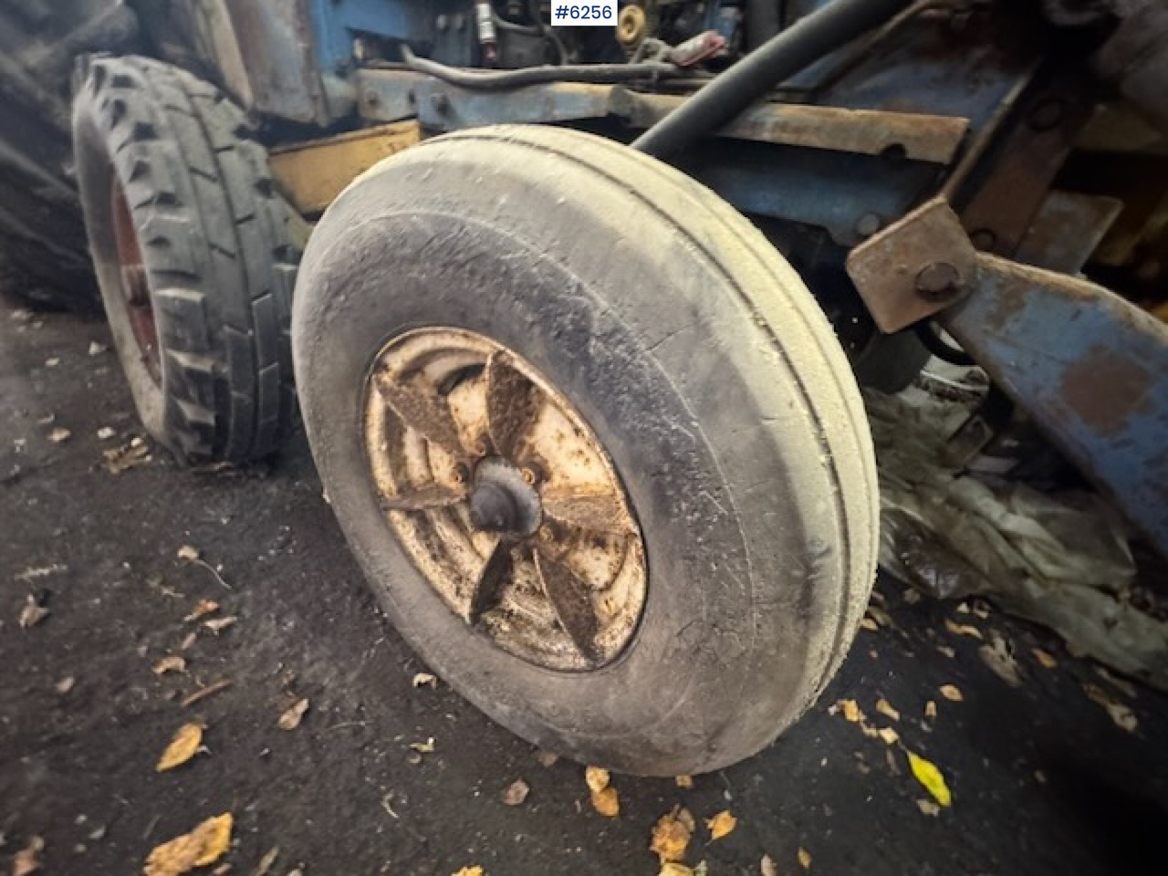 Tractor 1968 Ford 5000 w/ digger, front cutter and 3 buckets!: foto 18 Tractor 1968 Ford 5000 w/ digger, front cutter and 3 buckets!: foto 18