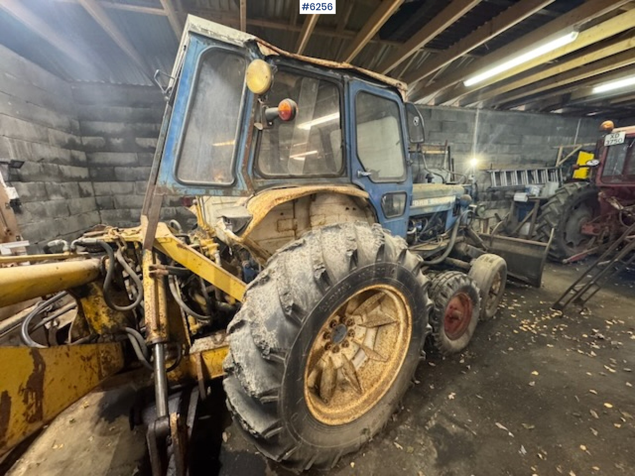 Tractor 1968 Ford 5000 w/ digger, front cutter and 3 buckets!: foto 8 Tractor 1968 Ford 5000 w/ digger, front cutter and 3 buckets!: foto 8