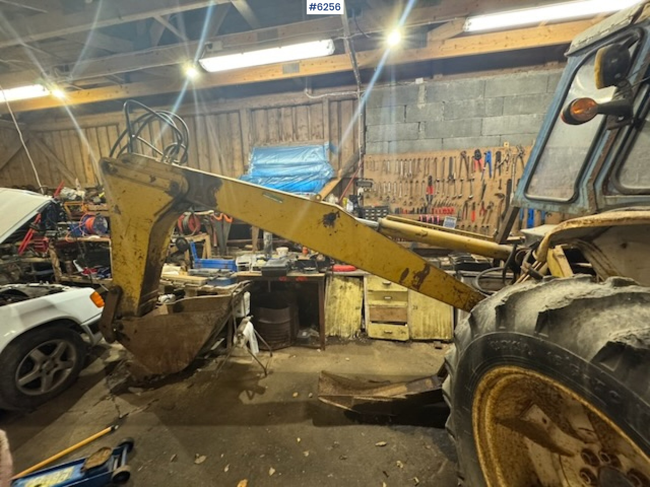 Tractor 1968 Ford 5000 w/ digger, front cutter and 3 buckets!: foto 6 Tractor 1968 Ford 5000 w/ digger, front cutter and 3 buckets!: foto 6