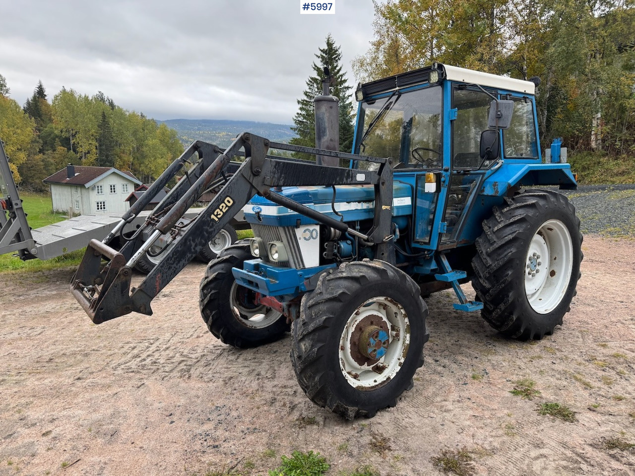 1983 Ford 5610 with Front Loader - Tractor: foto 1 1983 Ford 5610 with Front Loader - Tractor: foto 1