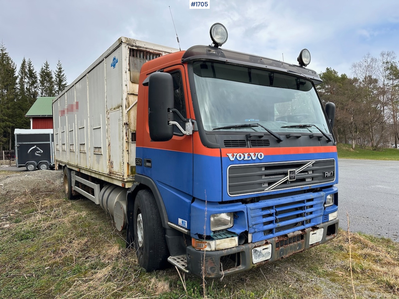 2000 Volvo 250 4x2 reparasjonsobjekt - Camión caja cerrada: foto 1 2000 Volvo 250 4x2 reparasjonsobjekt - Camión caja cerrada: foto 1
