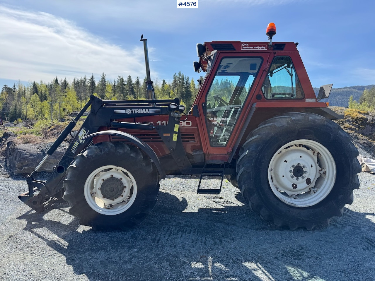 2002 Fiat 110-90 DT w/front loader. 1590 hours! - Tractor: foto 1 2002 Fiat 110-90 DT w/front loader. 1590 hours! - Tractor: foto 1