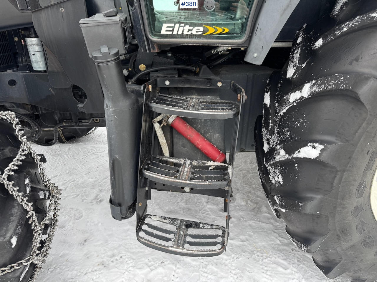 2010 New Holland T6020 Elite w/front loader - Tractor: foto 4 2010 New Holland T6020 Elite w/front loader - Tractor: foto 4