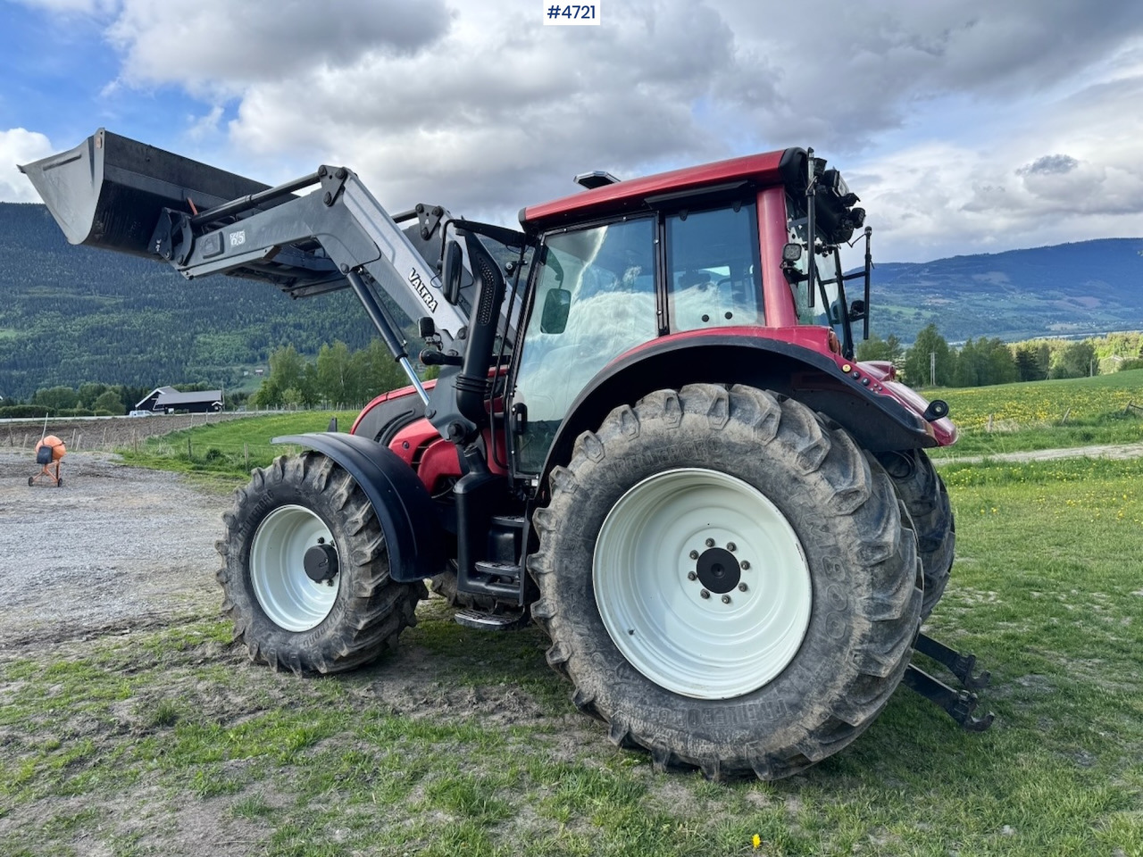 2010 Valtra N142 equipped for snow clearing with front loader - Tractor: foto 4 2010 Valtra N142 equipped for snow clearing with front loader - Tractor: foto 4