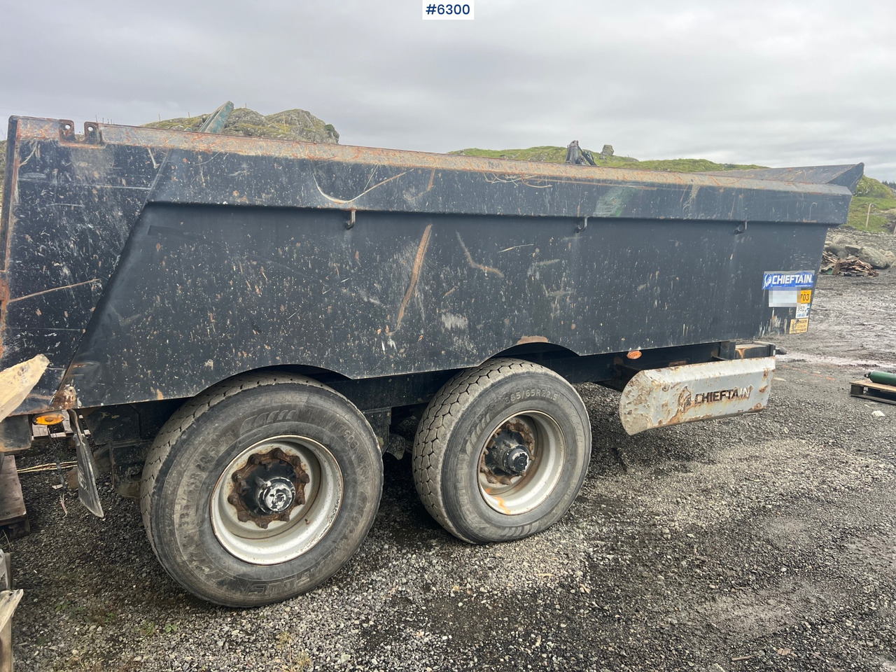 2012 Chieftain 20 ton 2 axle dump trailer - Remolque volquete agrícola: foto 4 2012 Chieftain 20 ton 2 axle dump trailer - Remolque volquete agrícola: foto 4