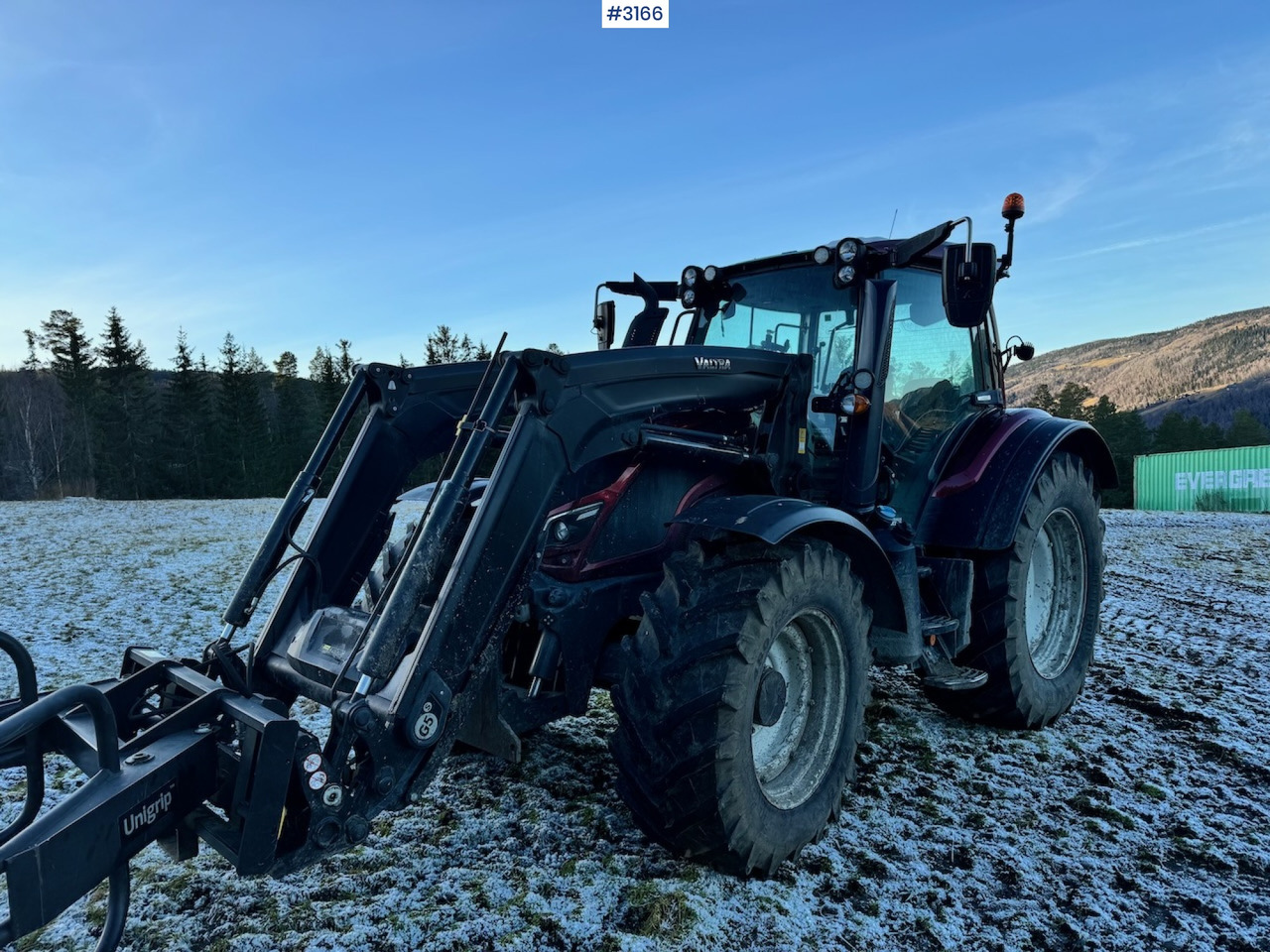 2019 Valtra N174 4x4 With front loader, snowplow blade, and 2 sets of tires. 2770 hours! - Tractor: foto 1 2019 Valtra N174 4x4 With front loader, snowplow blade, and 2 sets of tires. 2770 hours! - Tractor: foto 1