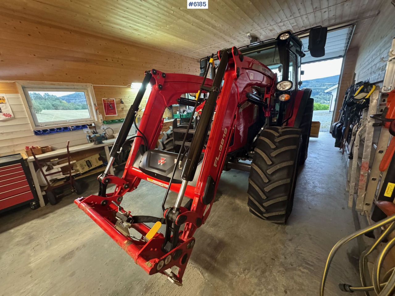 2023 Massey Ferguson 5711M Dyna w/ loader with 3rd function. Only 115 hours! - Tractor: foto 4 2023 Massey Ferguson 5711M Dyna w/ loader with 3rd function. Only 115 hours! - Tractor: foto 4