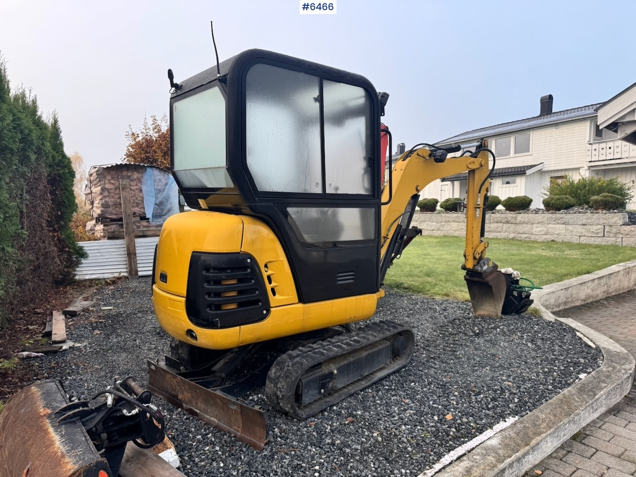 Approx. 2004 CAT 301.8 Mini excavator w/ 4 buckets and grapple. - Excavadora: foto 3 Approx. 2004 CAT 301.8 Mini excavator w/ 4 buckets and grapple. - Excavadora: foto 3