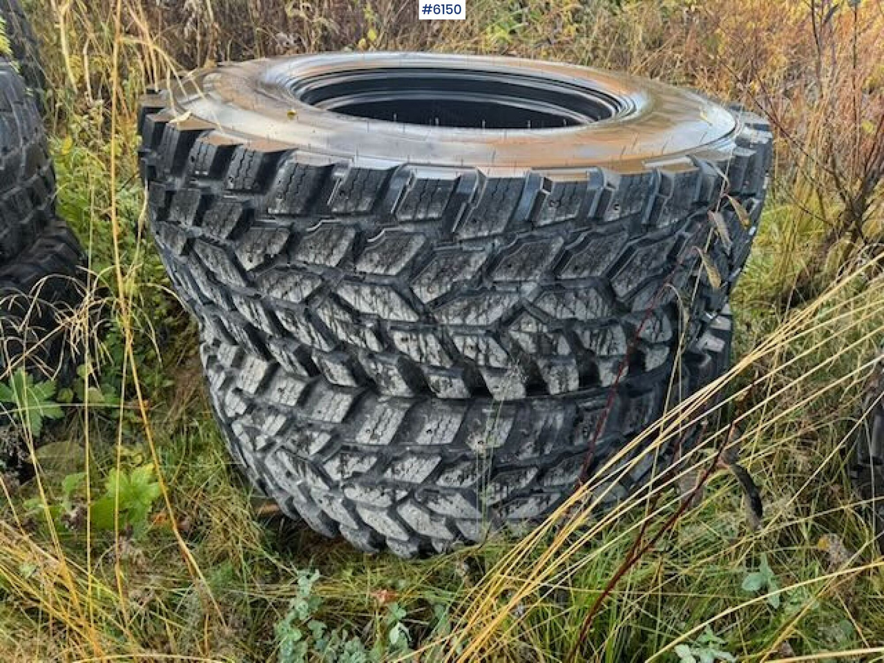 Complete set of Nokian studded tires - Neumático para Maquinaria agrícola: foto 2 Complete set of Nokian studded tires - Neumático para Maquinaria agrícola: foto 2