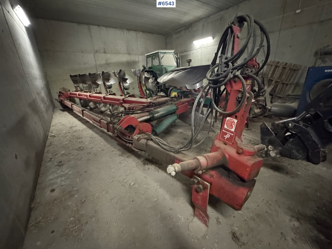 Kverneland PB100 6-Flour Vario Semi-Reversible Plough - Equipo para trabajo del suelo: foto 1 Kverneland PB100 6-Flour Vario Semi-Reversible Plough - Equipo para trabajo del suelo: foto 1