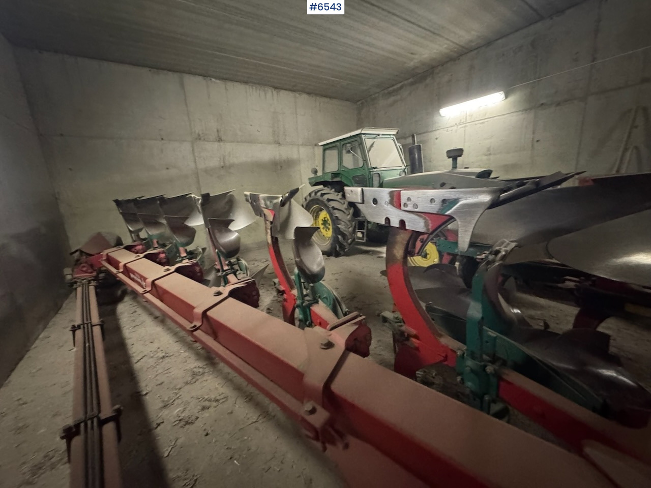 Kverneland PB100 6-Flour Vario Semi-Reversible Plough - Equipo para trabajo del suelo: foto 5 Kverneland PB100 6-Flour Vario Semi-Reversible Plough - Equipo para trabajo del suelo: foto 5