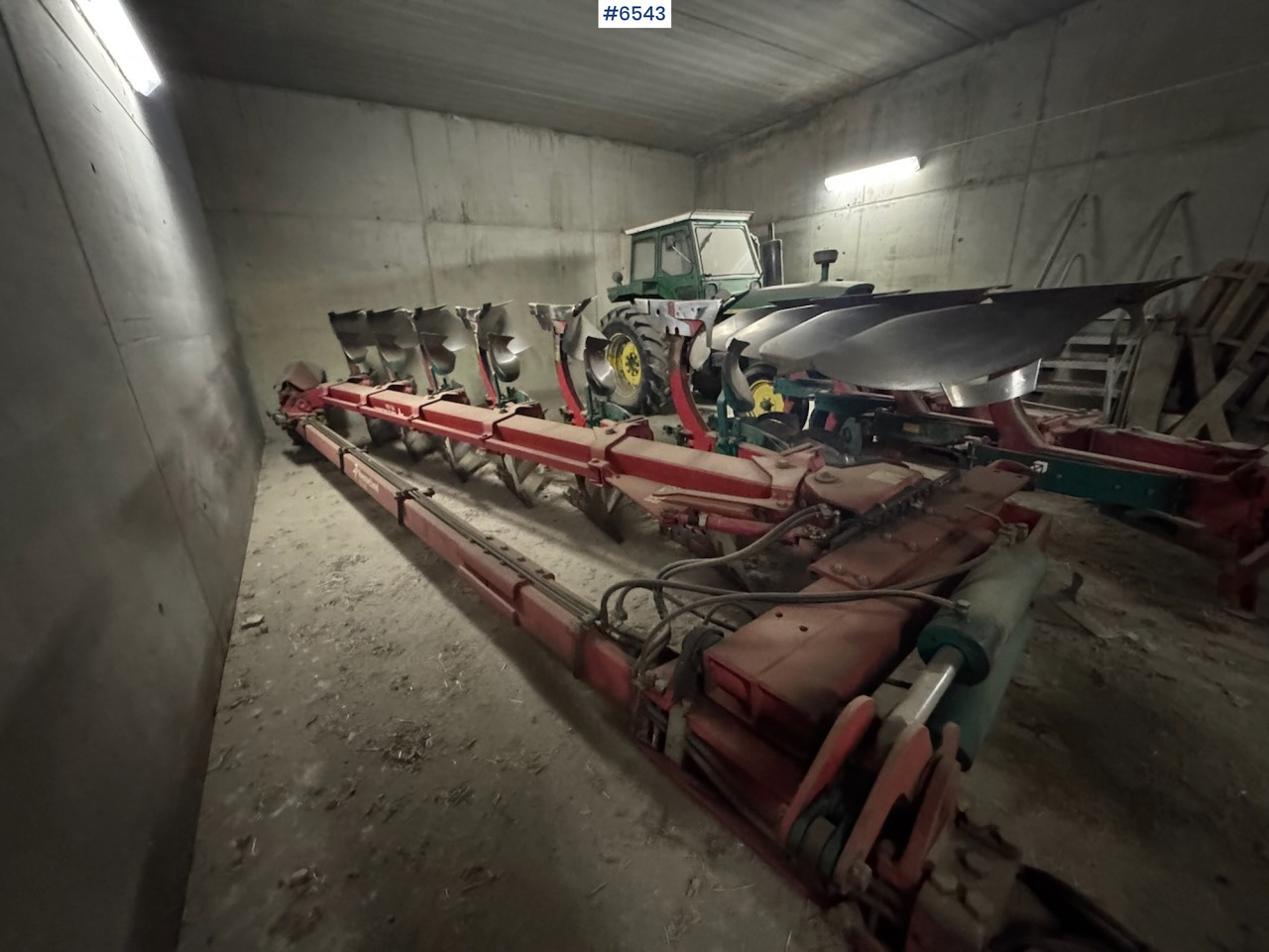 Kverneland PB100 6-Flour Vario Semi-Reversible Plough - Equipo para trabajo del suelo: foto 4 Kverneland PB100 6-Flour Vario Semi-Reversible Plough - Equipo para trabajo del suelo: foto 4