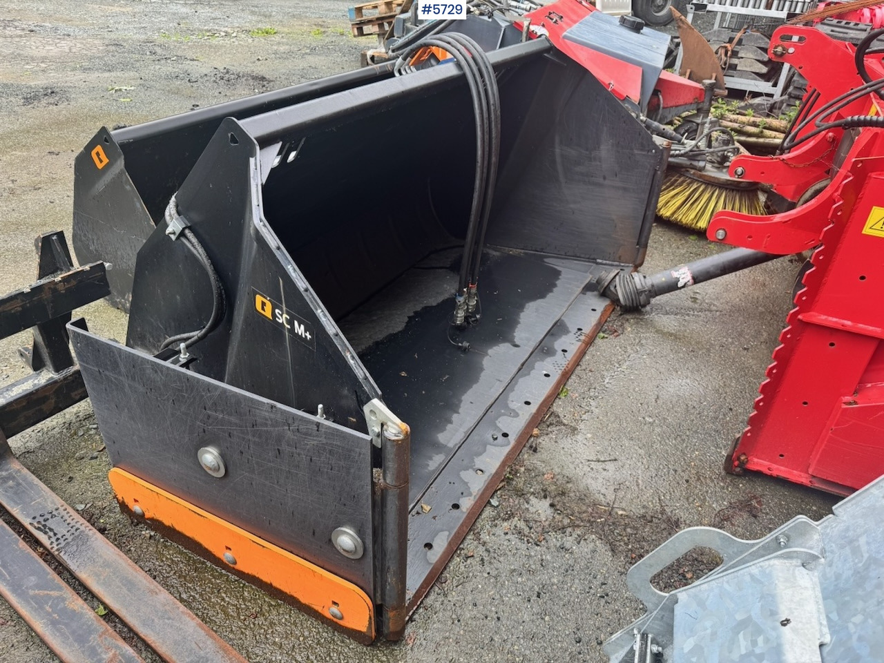 2024 Quicke SC M+ 230 Folding wing bucket. - Vehículo municipal: foto 1 2024 Quicke SC M+ 230 Folding wing bucket. - Vehículo municipal: foto 1